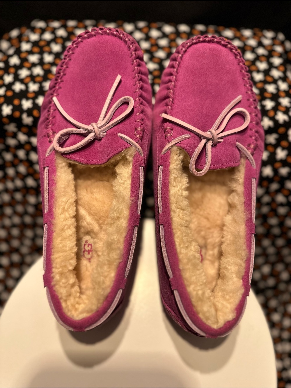 UGG Dakota Slipper Moccasins Magenta Pink Suede Women's Size 5 Pristine cond.